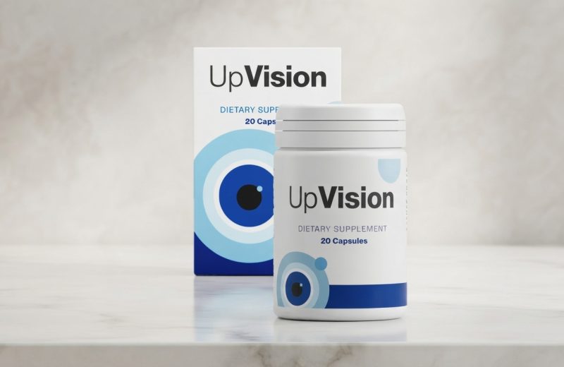 Upvision Vélemények: Egy professzionális szemészeti termék, az Upvision doboza és egy egészséges emberi szem közeli képe.