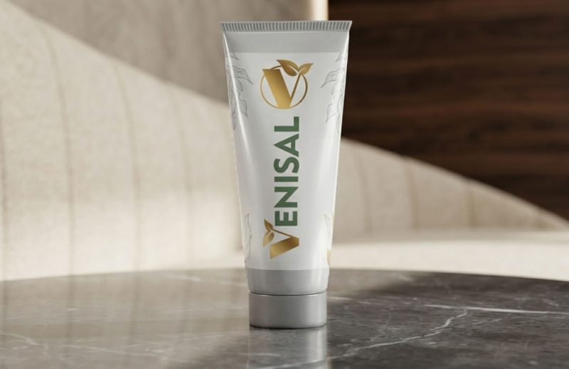 Venisal Gel Review: Venisal gel za vene prikazan pored lekovitog bilja za bolju cirkulaciju